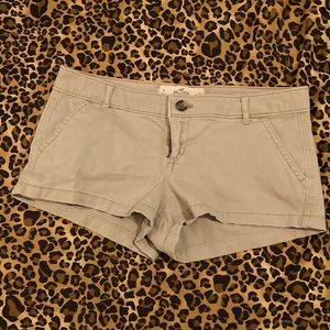 EUC Hollister Classic Khaki Chino Shorty Shorts